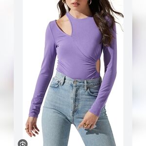Astr the label shoulder  cut off bodysuit nwt size L purple color